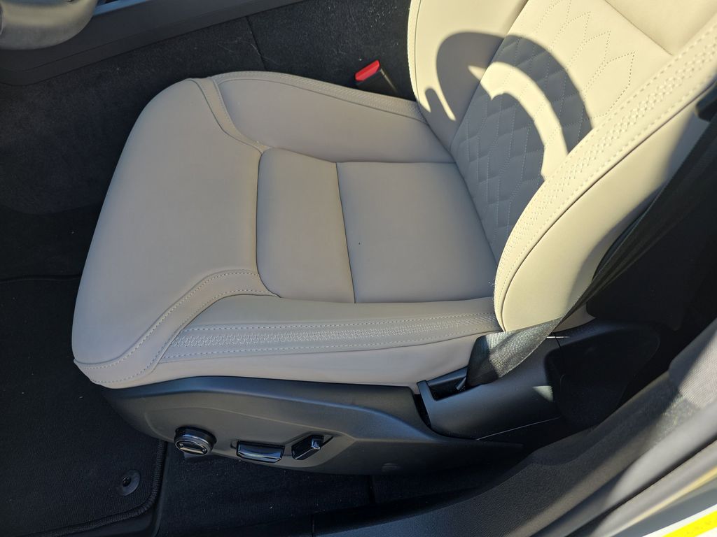 2026 Volvo XC60 Plus - Photo 20