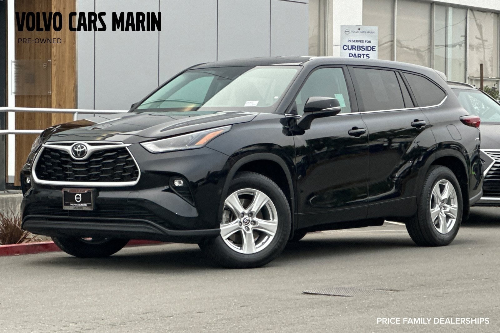 2024 Toyota Highlander LE's photo