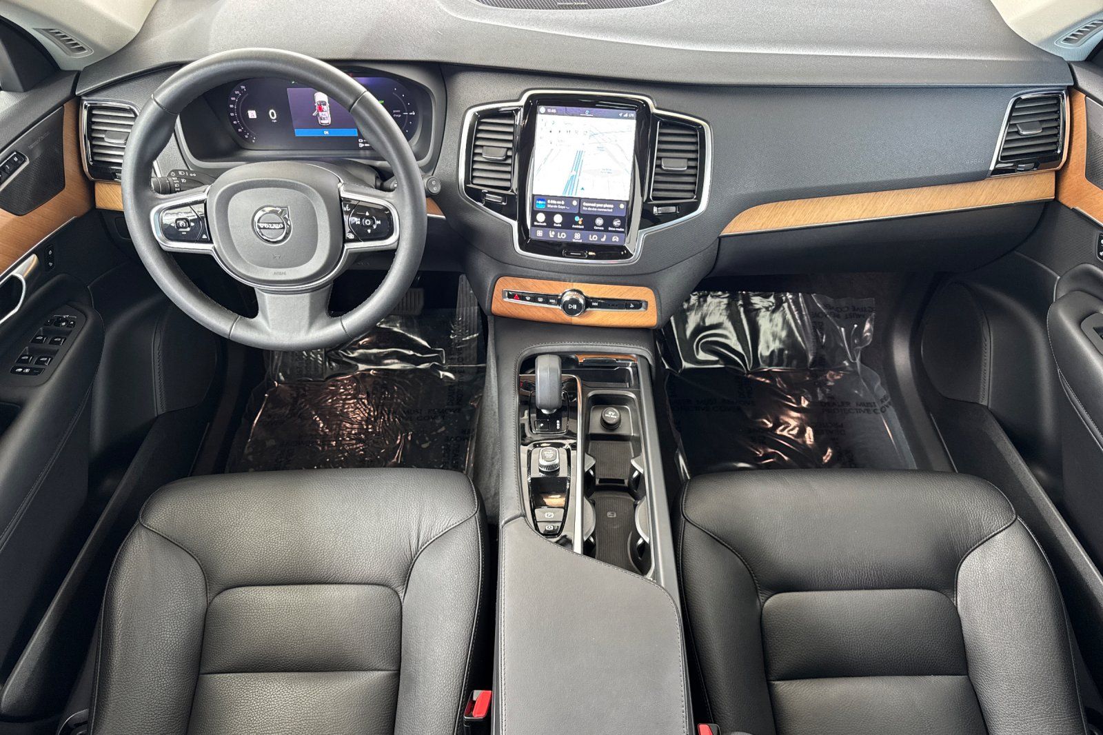 2023 Volvo XC90 Recharge Plug-In Hybrid Plus Dark 7-Seater photo 2