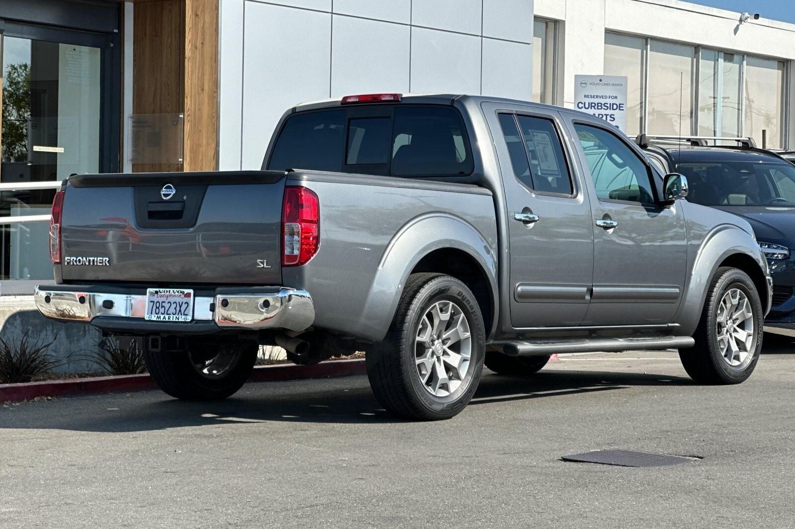 2019 Nissan Frontier SL photo 2