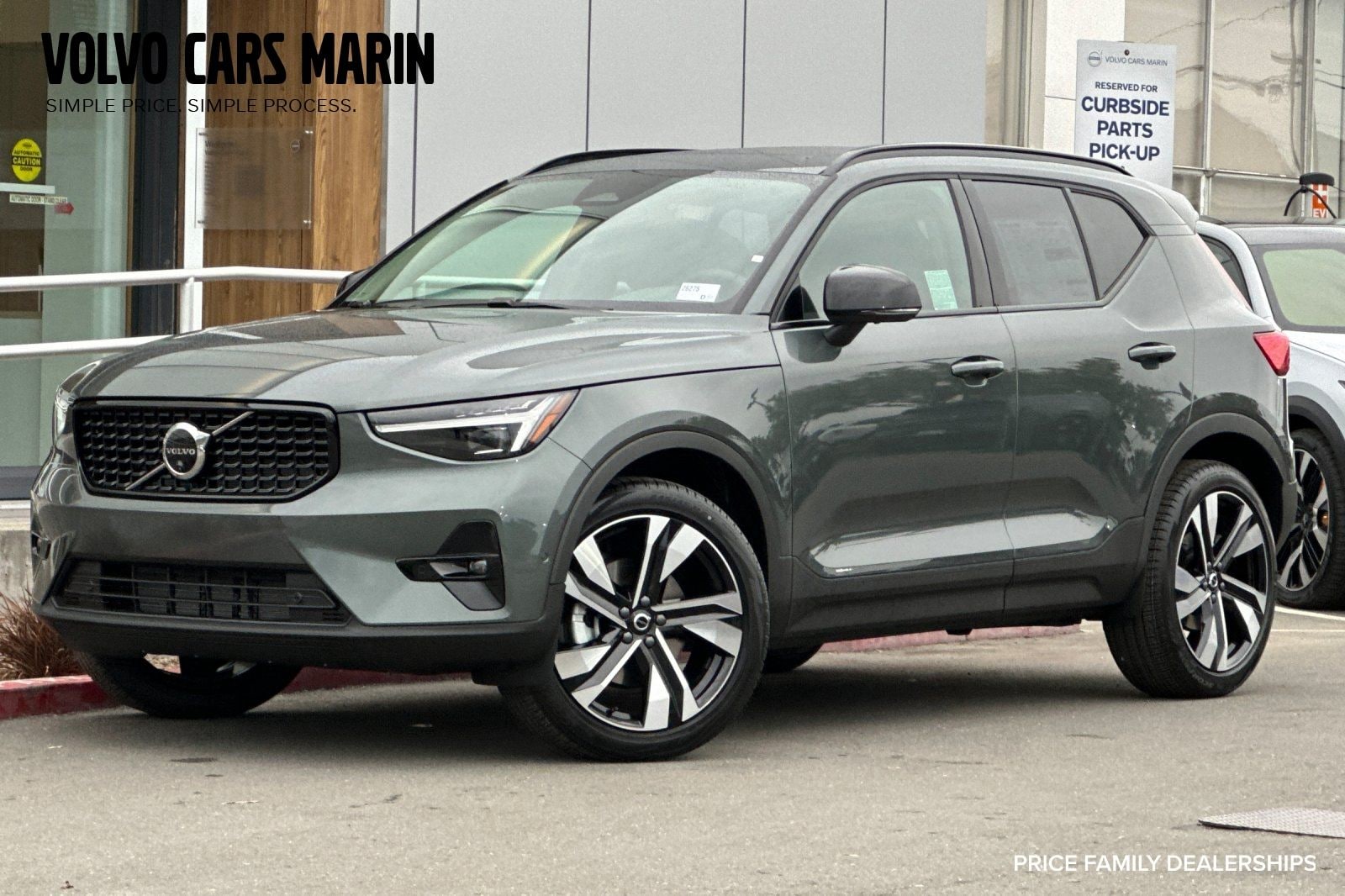 2026 Volvo XC40 B4 Plus Dark FWD's photo
