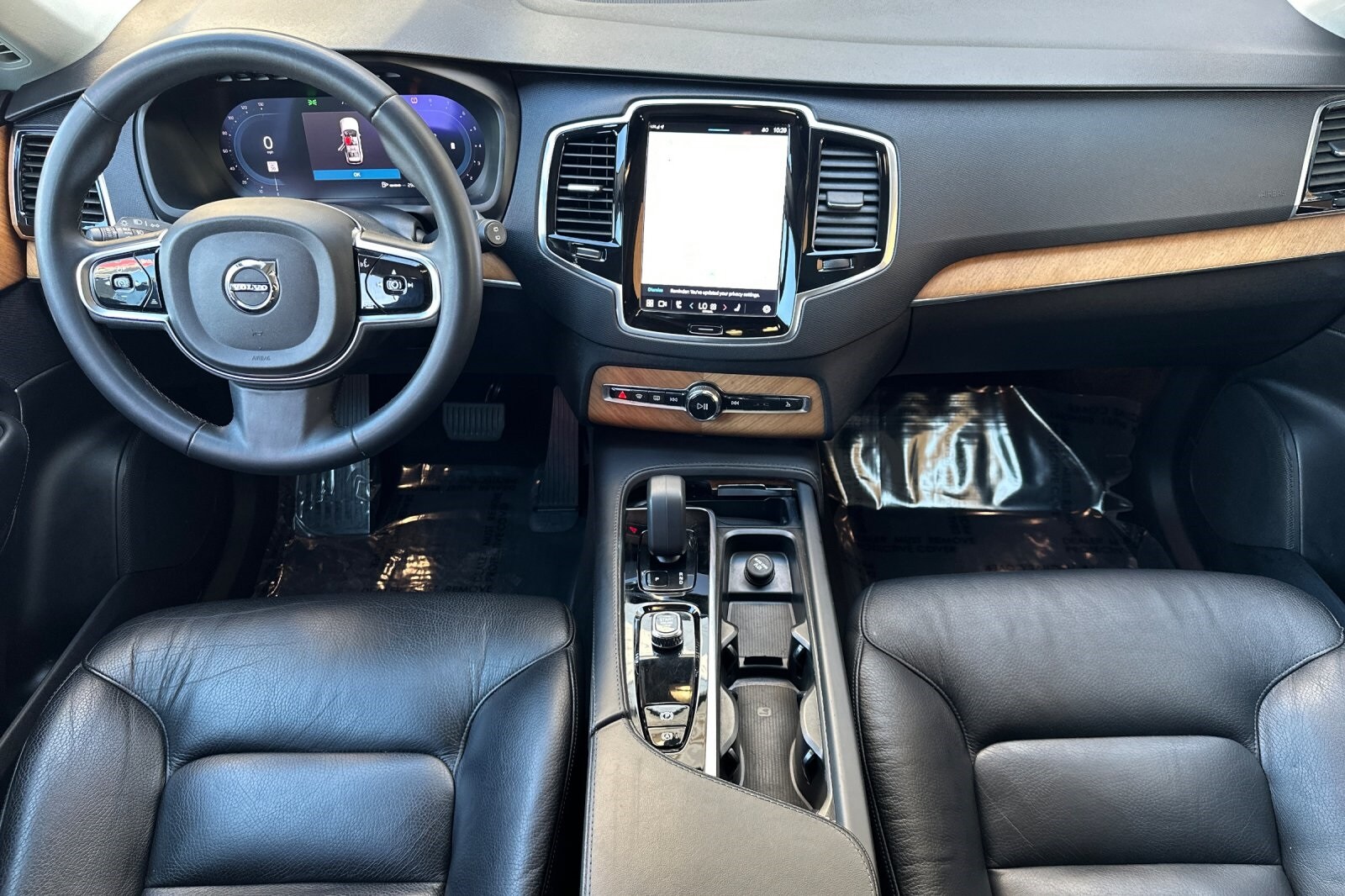 2023 Volvo XC90 B5 AWD Plus photo 3
