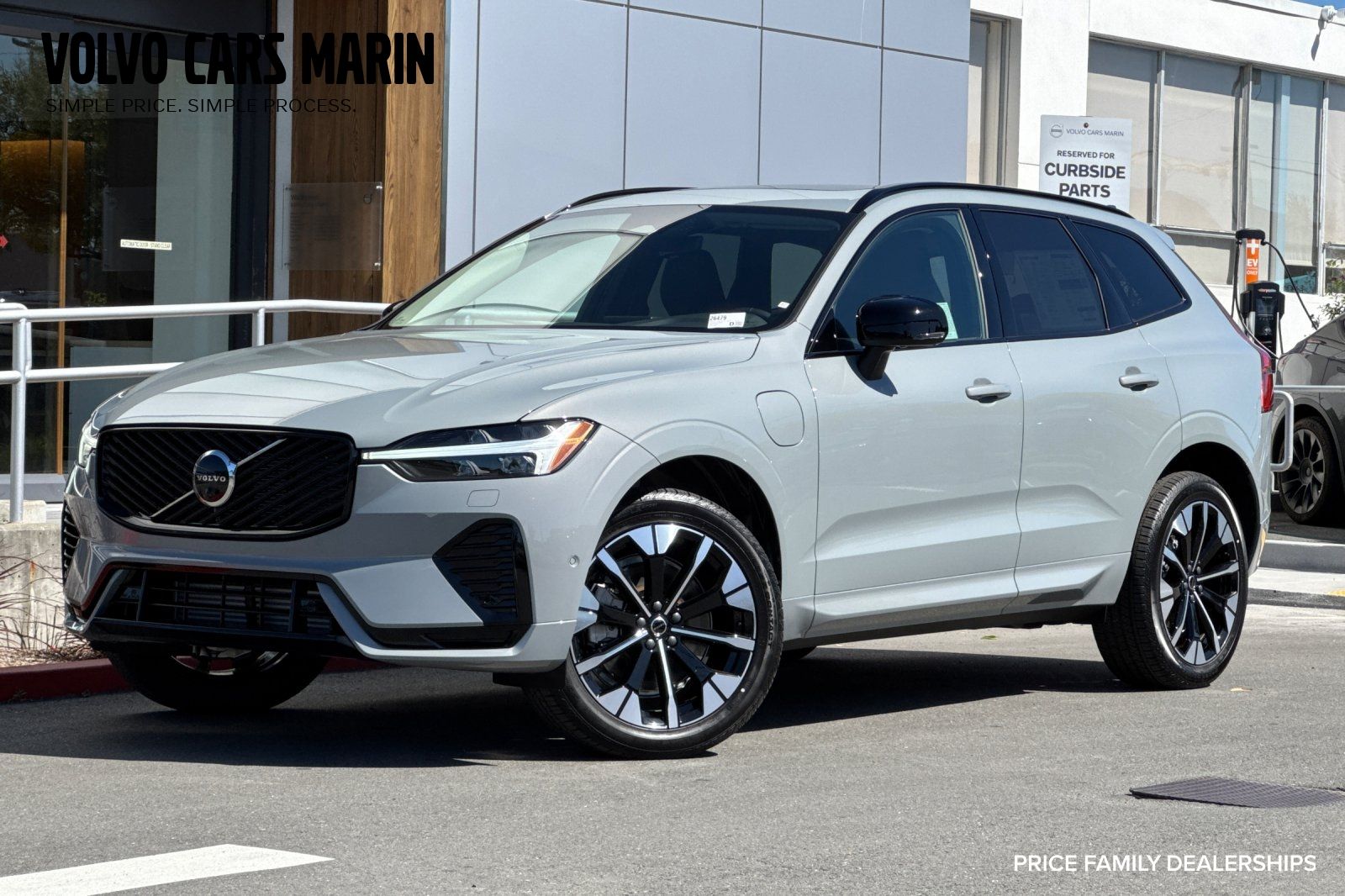 2026 Volvo XC60 T8 Plus Dark AWD's photo