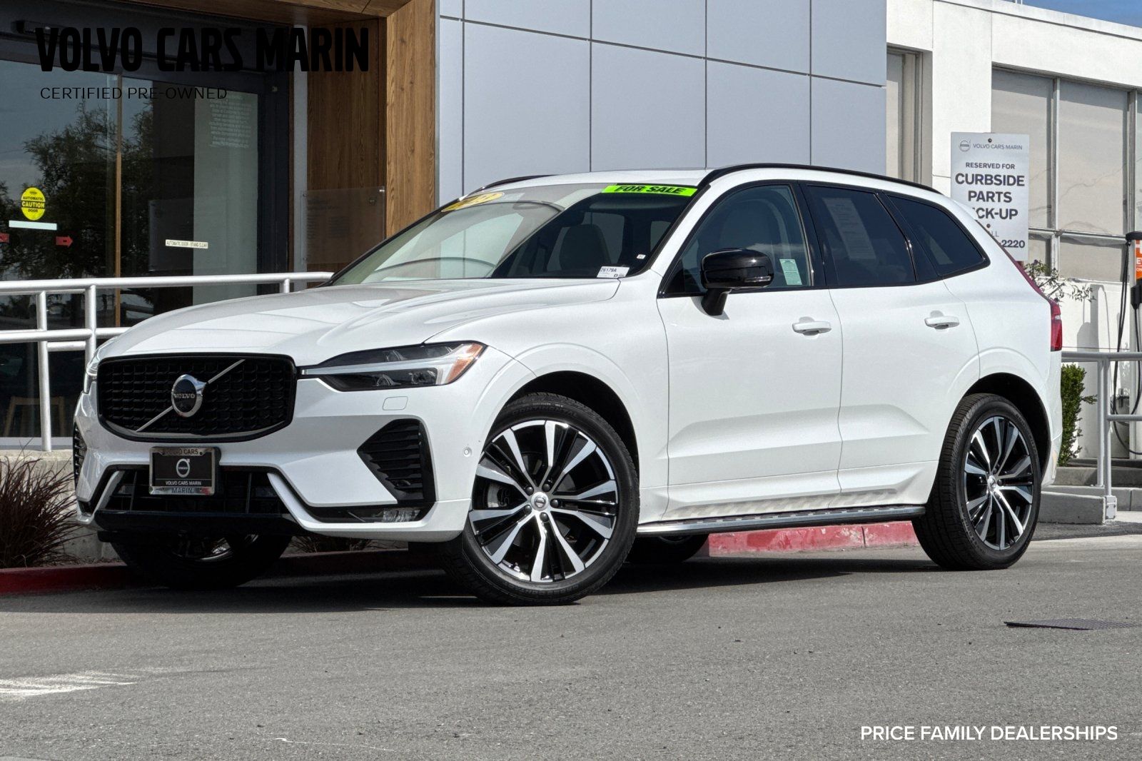 2023 Volvo XC60 B5 Plus Dark Theme AWD's photo