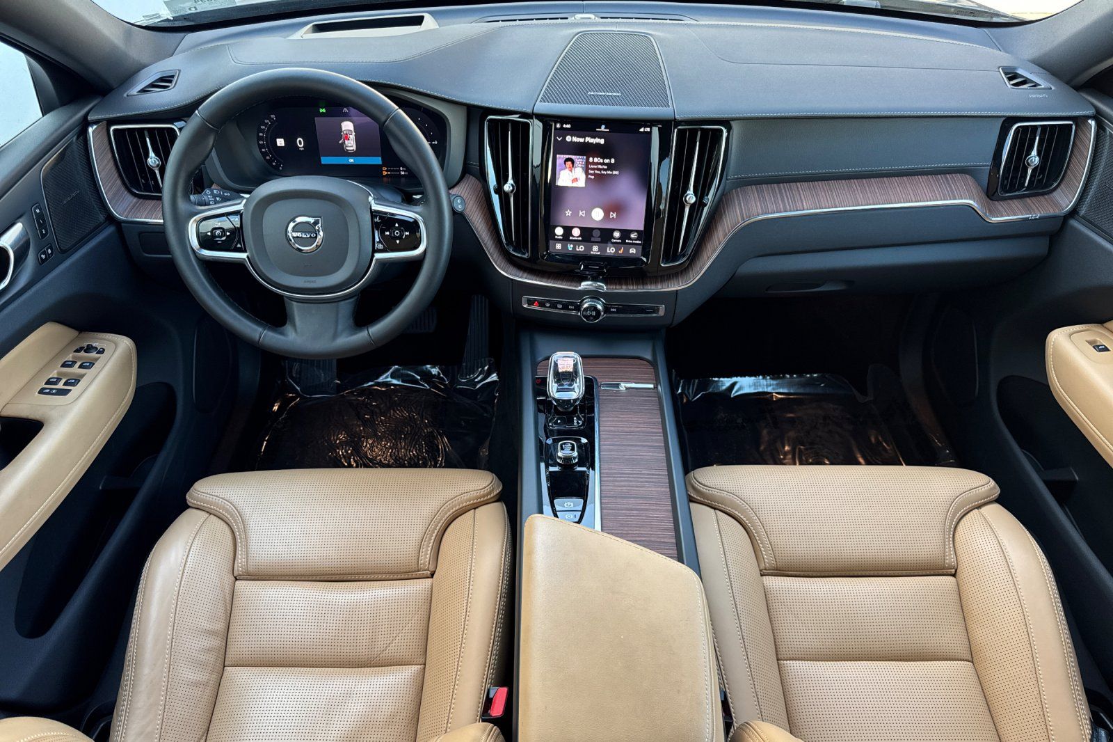 2025 Volvo XC60 plug-in hybrid T8 Ultra photo 2