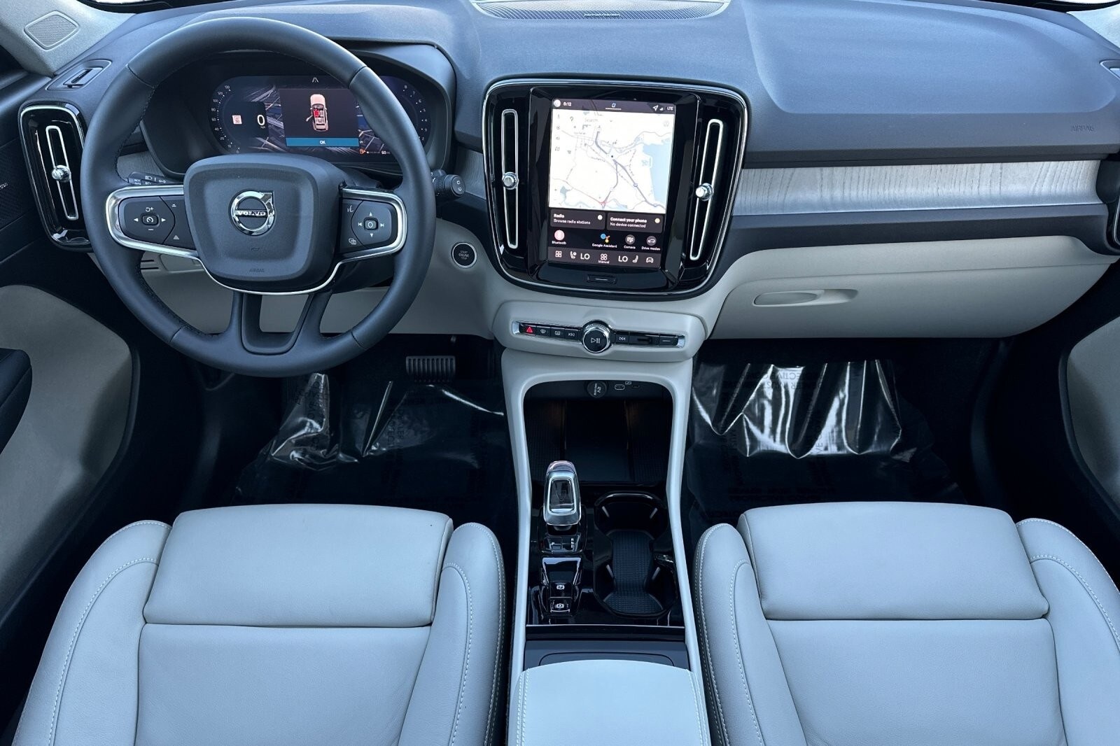2026 Volvo XC40 AWD photo 3
