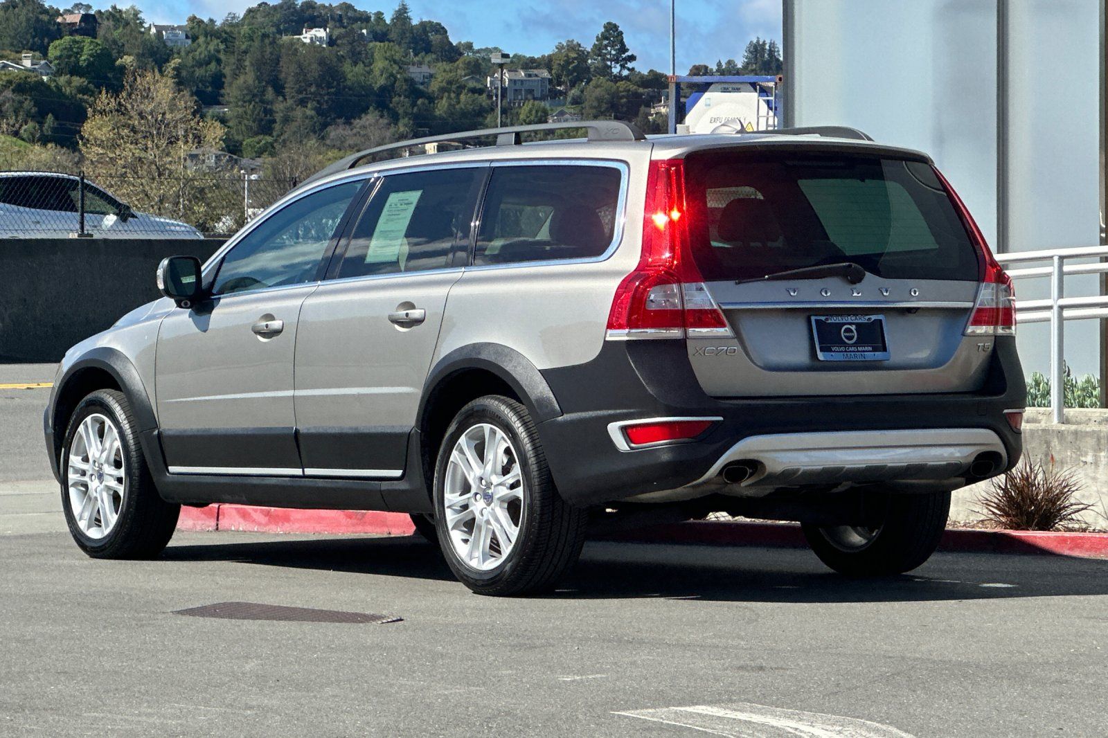 2016 Volvo XC70 T5 Drive-E Platinum photo 5