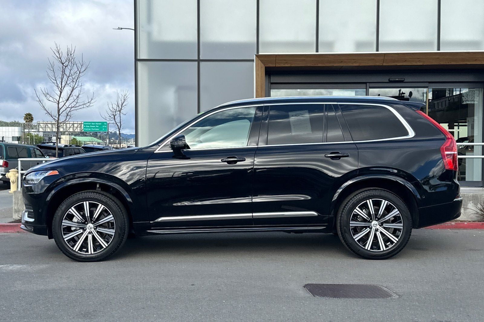 2025 Volvo XC90 B6 Plus 7-Seater photo 5
