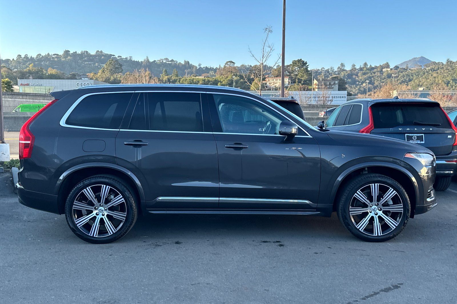 2025 Volvo XC90 plug-in hybrid T8 Core 7-Seater photo 3