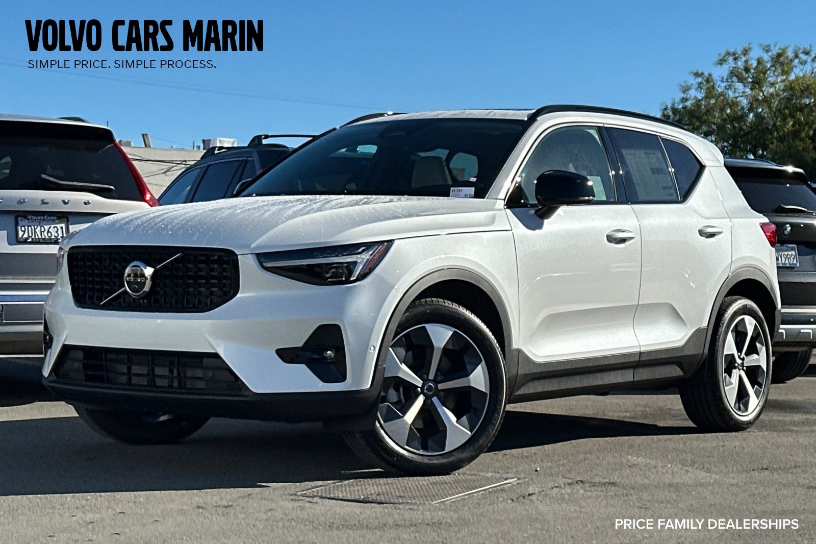 2026 Volvo XC40 B5 Plus Dark AWD's photo