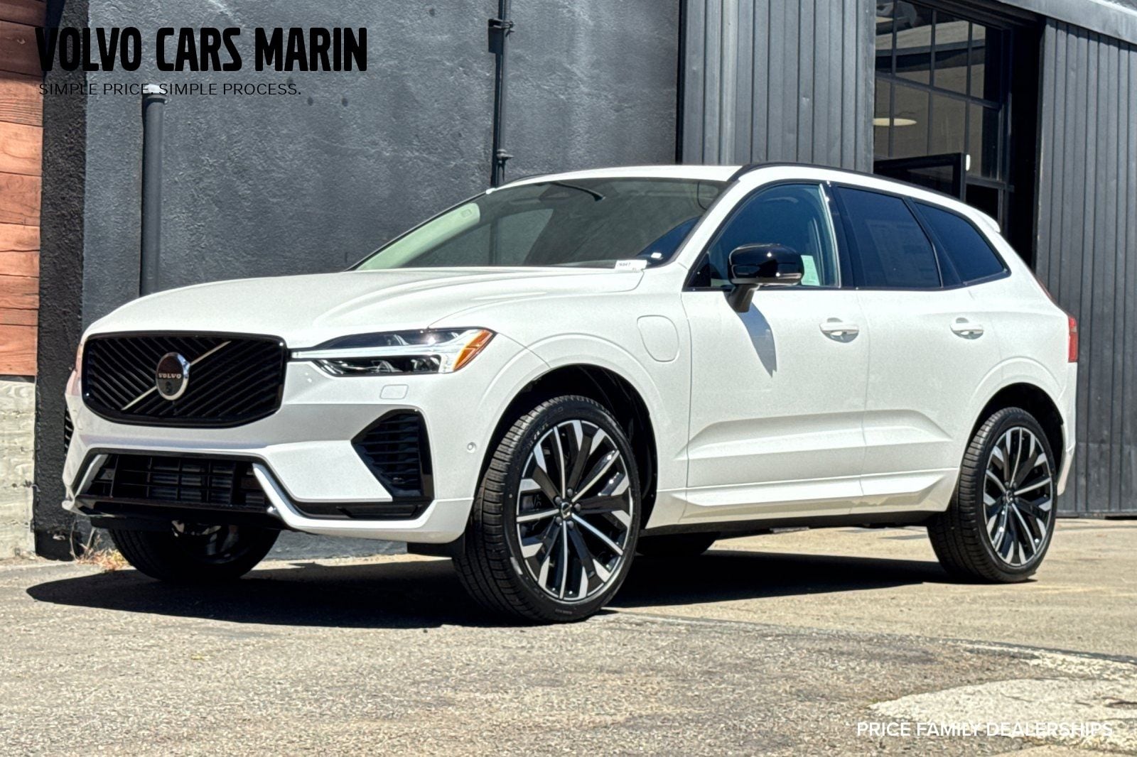 2026 Volvo XC60 T8 Ultra Dark AWD's photo