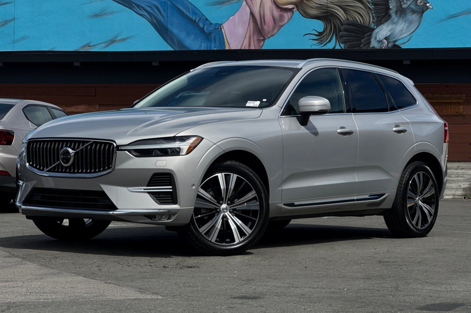 2023 Volvo XC60 B5 Plus Bright Theme AWD's photo