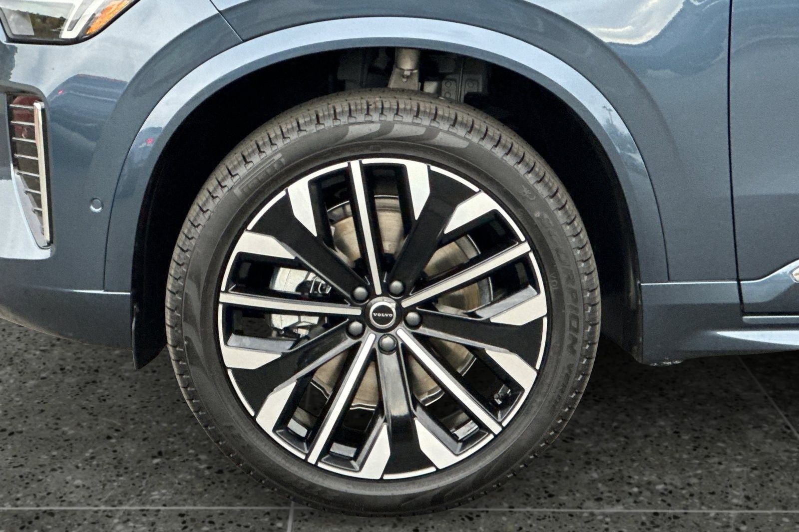 2026 Volvo XC90 Plus - Photo 11