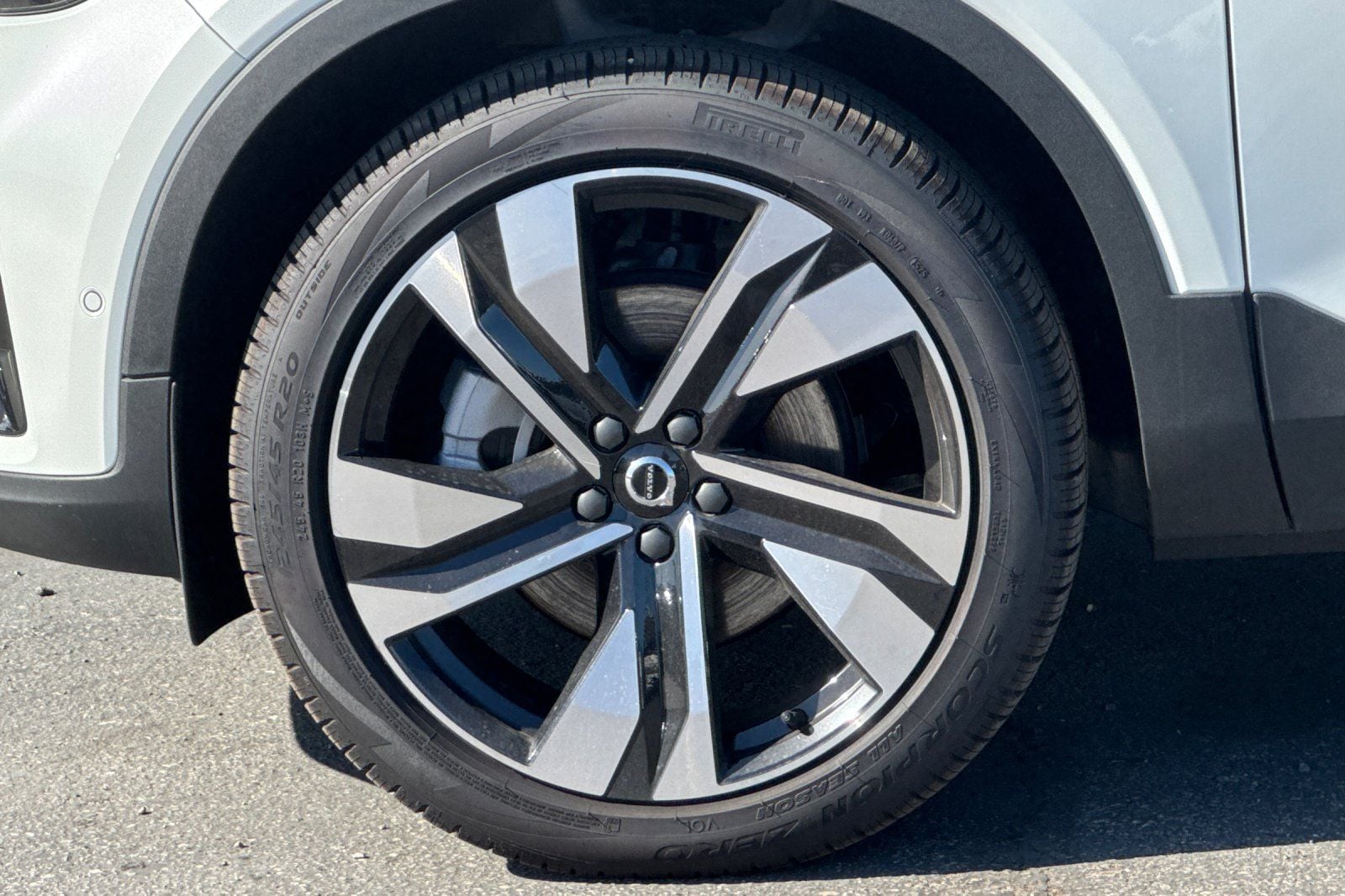 2026 Volvo XC40 Ultra - Photo 11