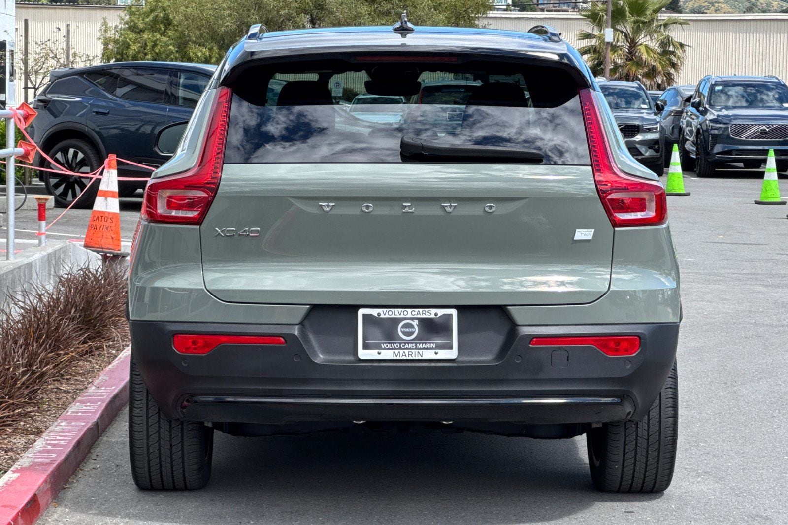 2023 Volvo XC40 Recharge Pure Electric Plus photo 3