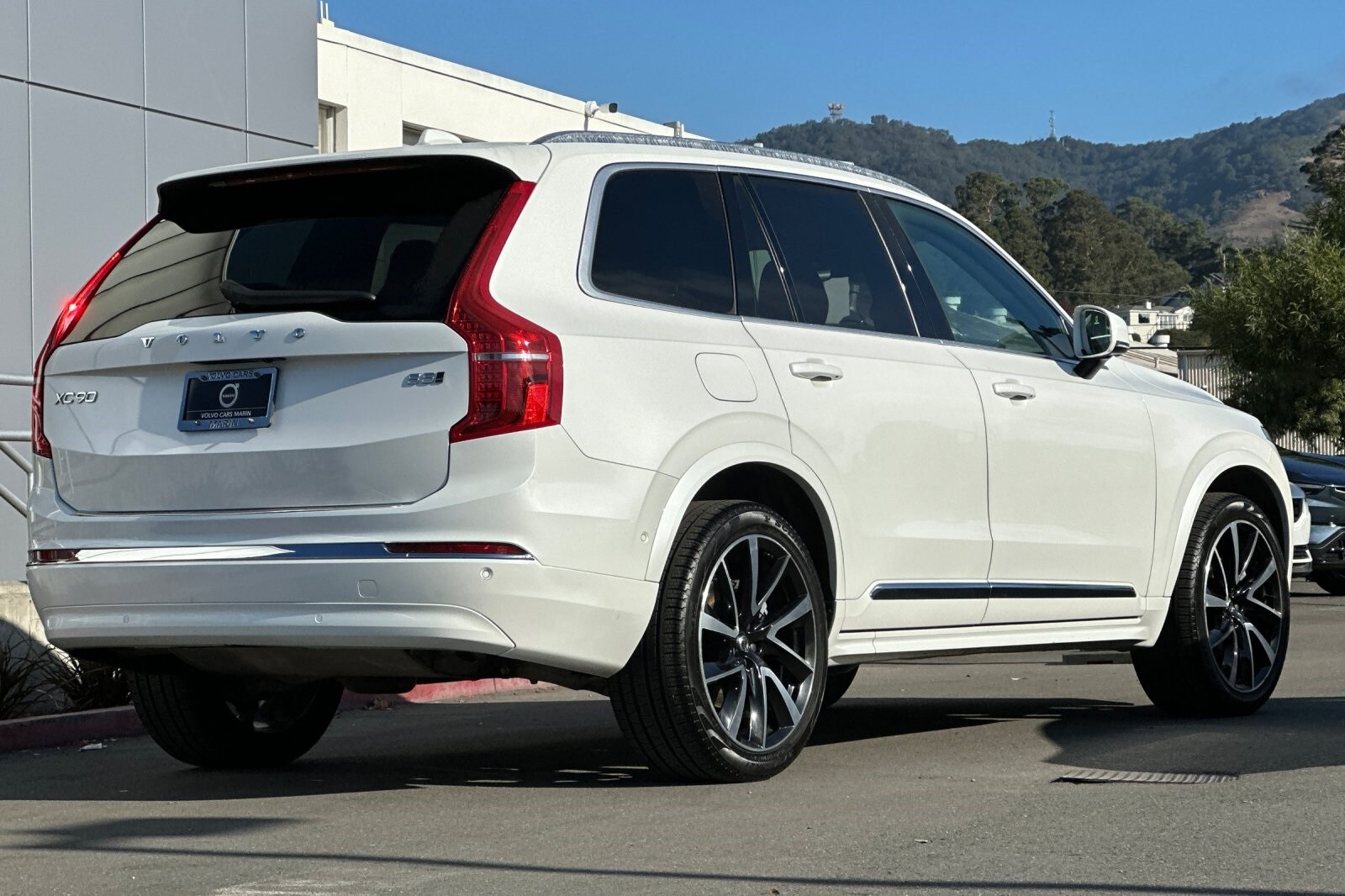 2023 Volvo XC90 B5 AWD Plus photo 2