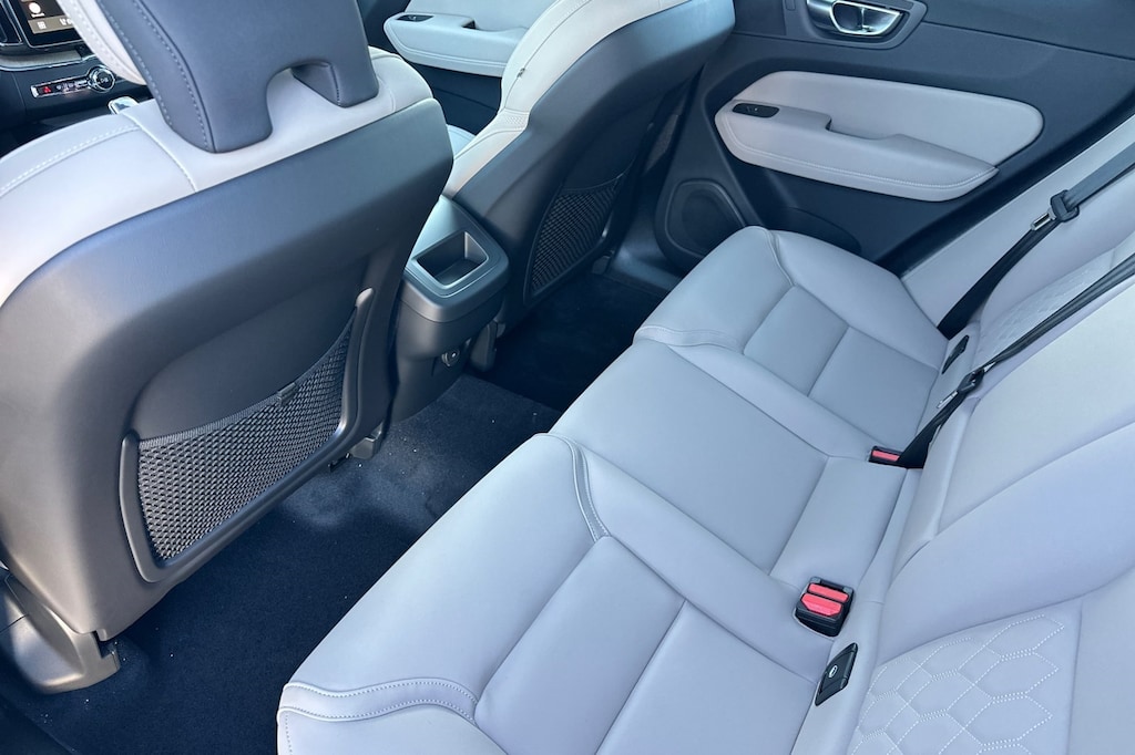 New 2026 Volvo XC60 B5 Core SUV