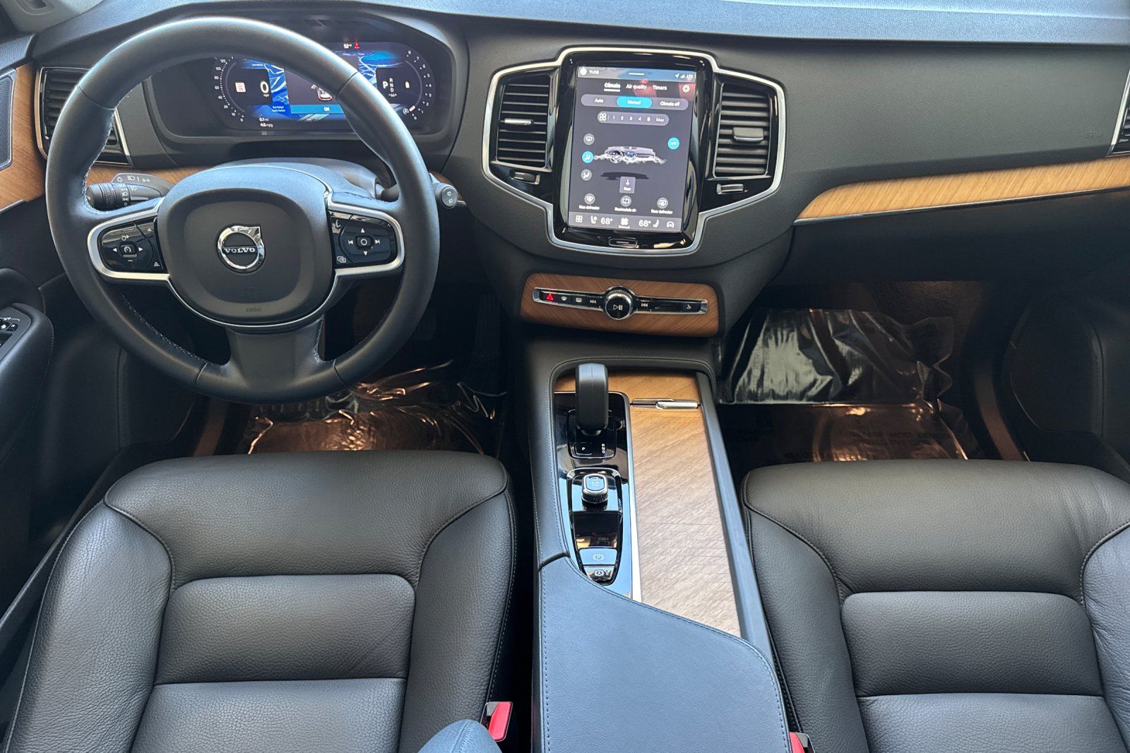 2025 Volvo XC90 B6 Plus 7-Seater photo 2