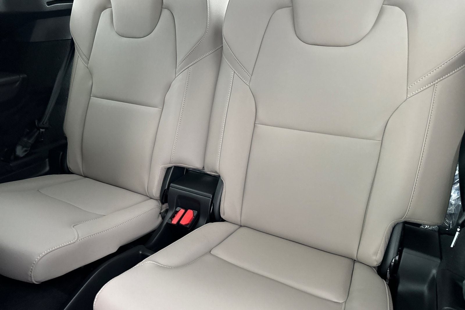 2026 Volvo XC90 Plus - Photo 17
