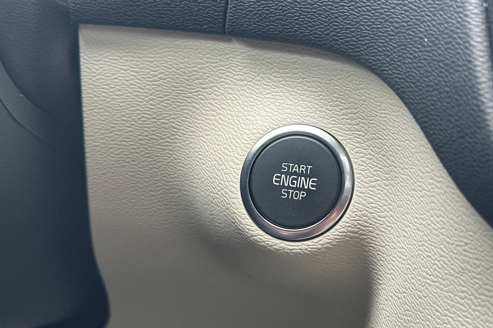 2026 Volvo XC40 Plus - Photo 26