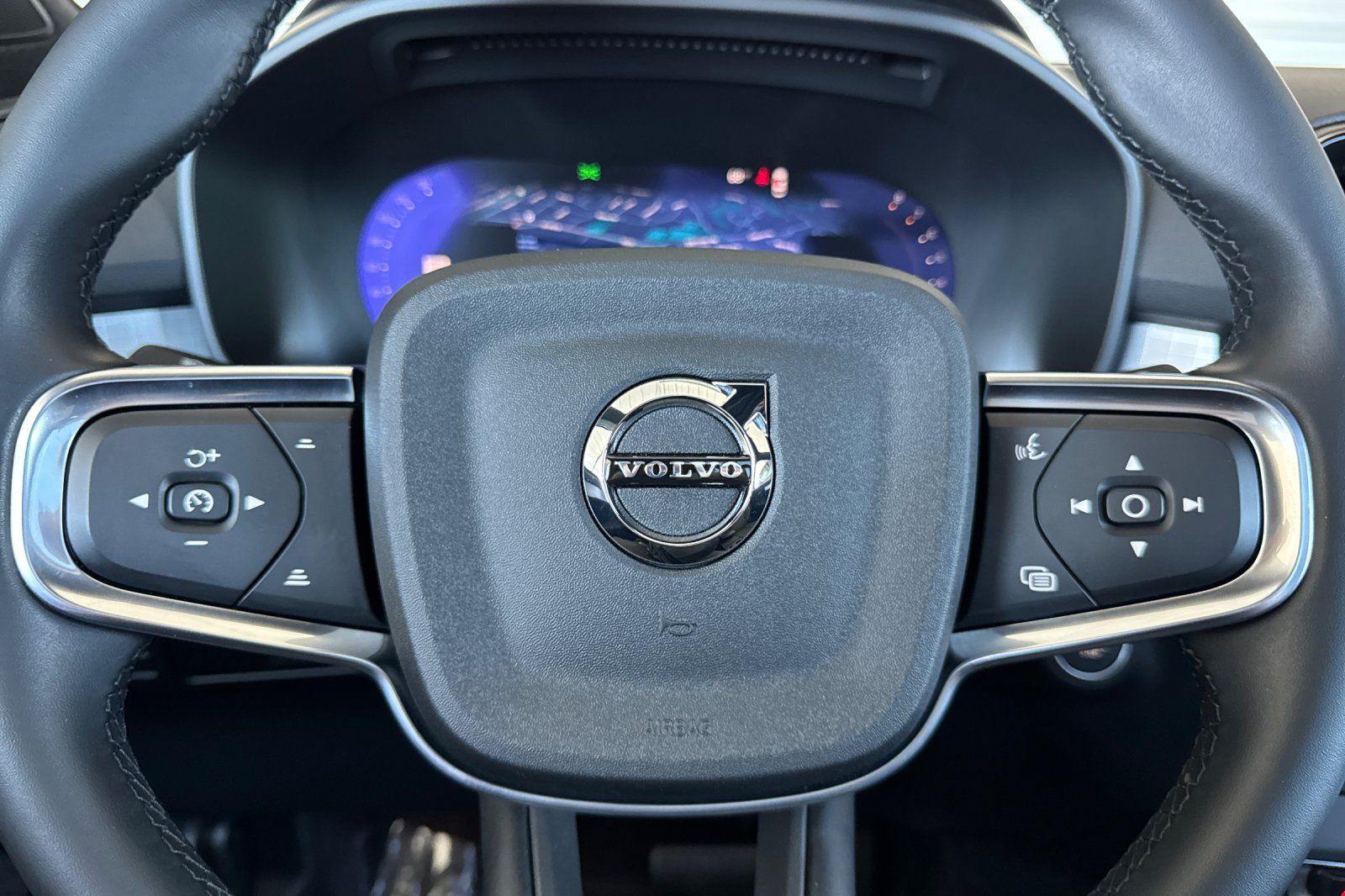 2025 Volvo XC40 Core - Photo 27