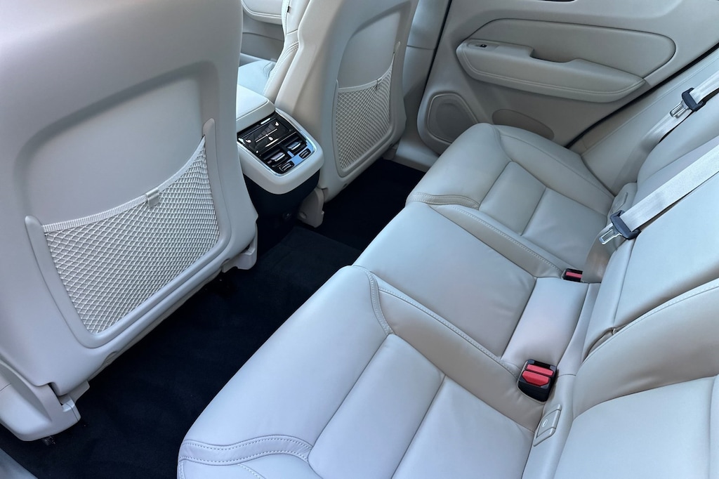 New 2026 Volvo XC60 B5 Ultra SUV