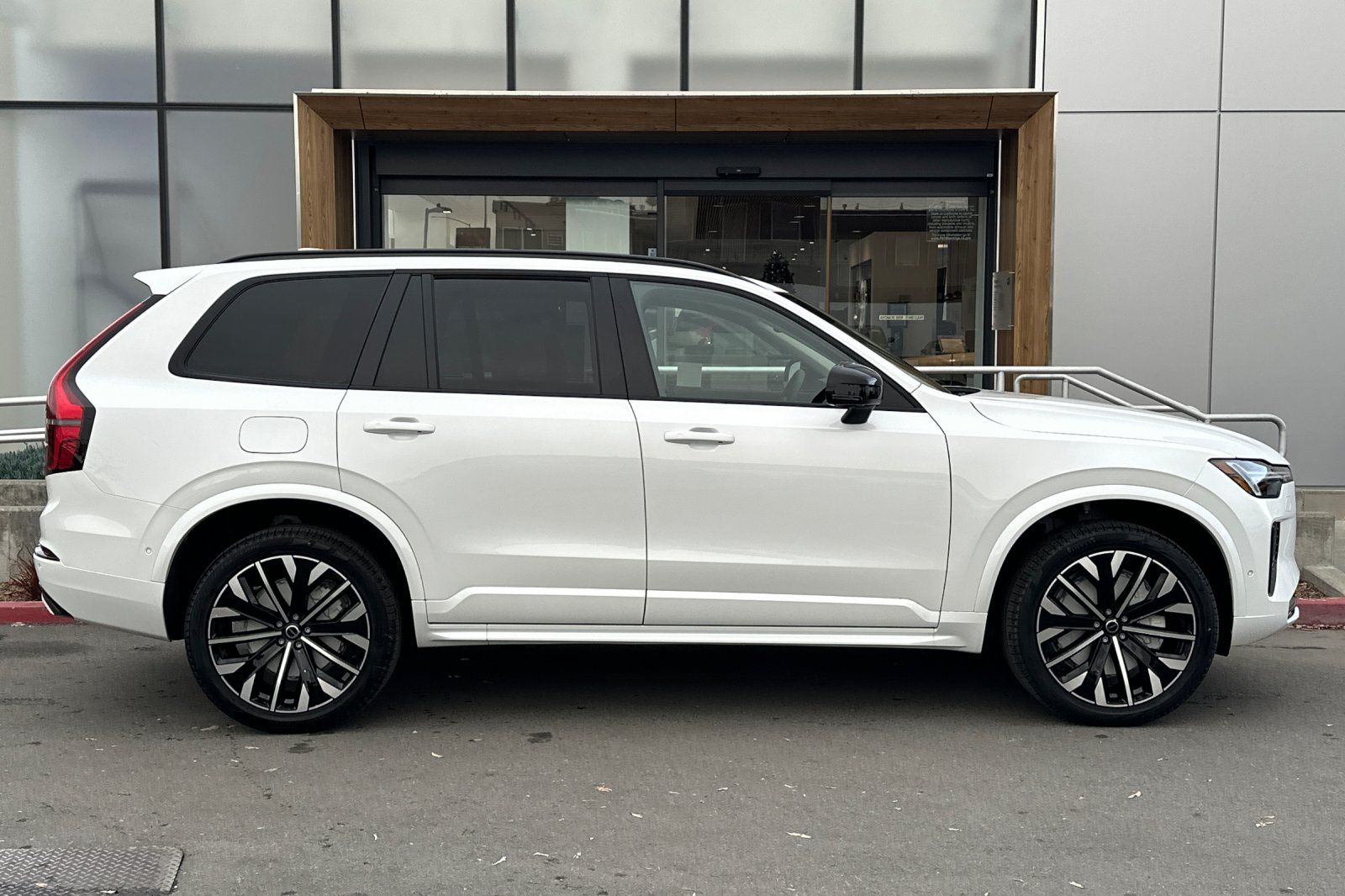2026 Volvo XC90 Ultra - Photo 8