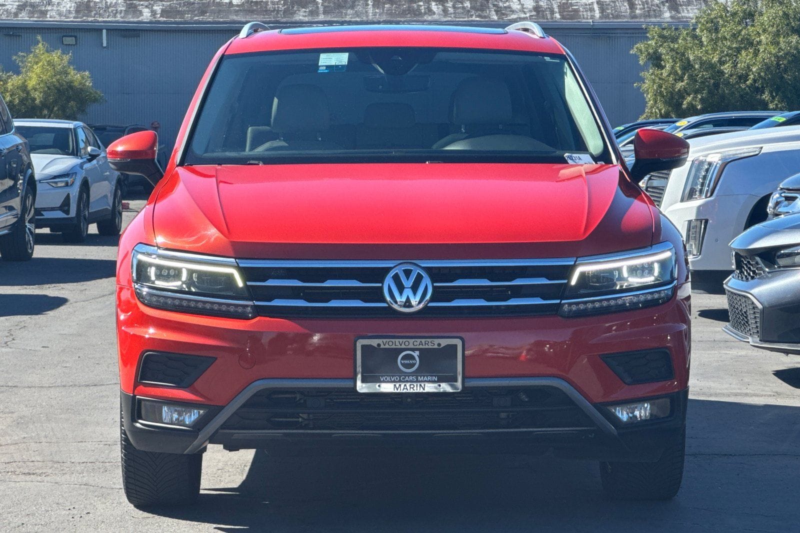2018 Volkswagen Tiguan 2.0T SEL Premium 4MOTION photo 3