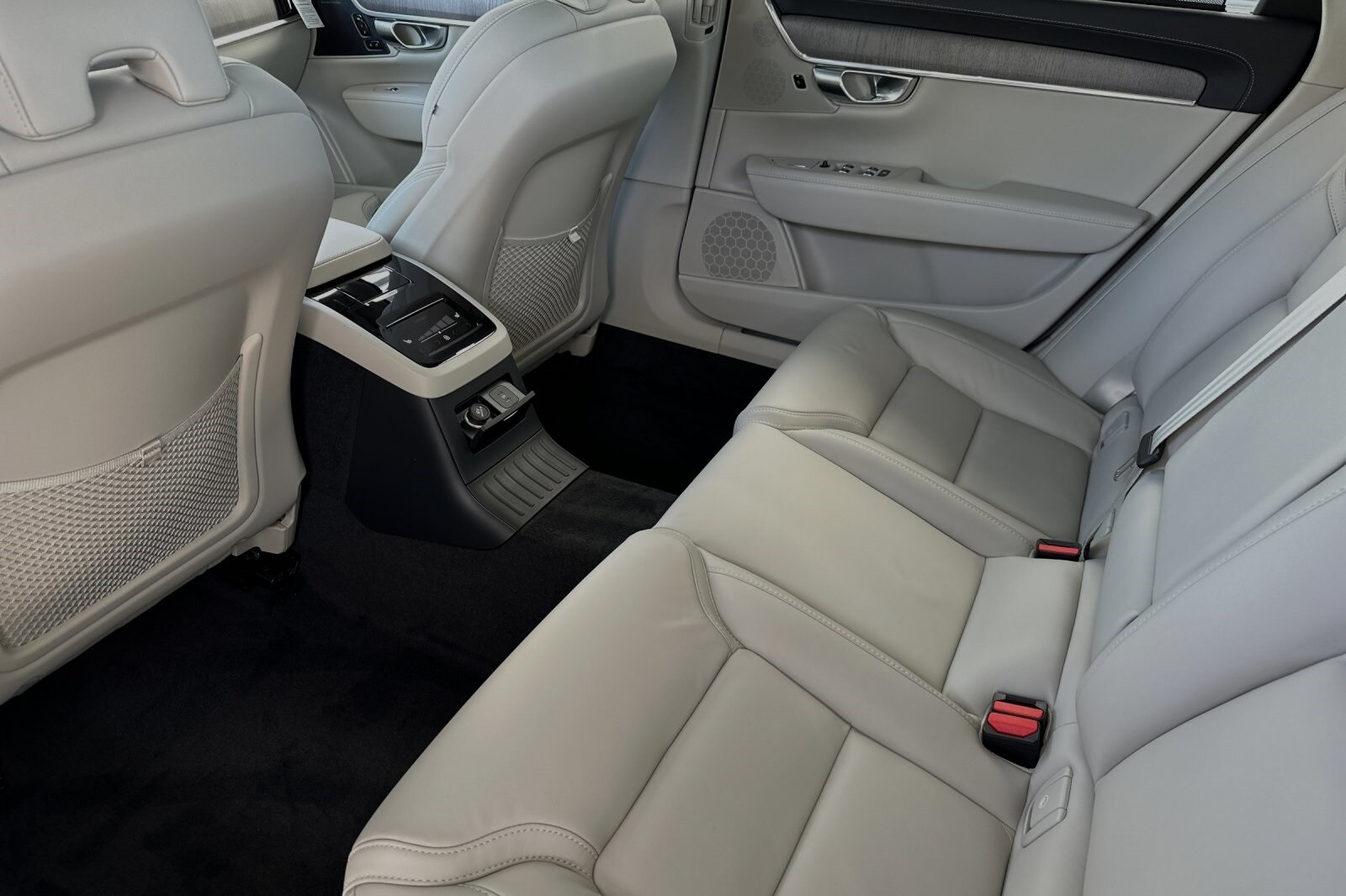 2024 Volvo S90 Recharge Ultimate photo 4