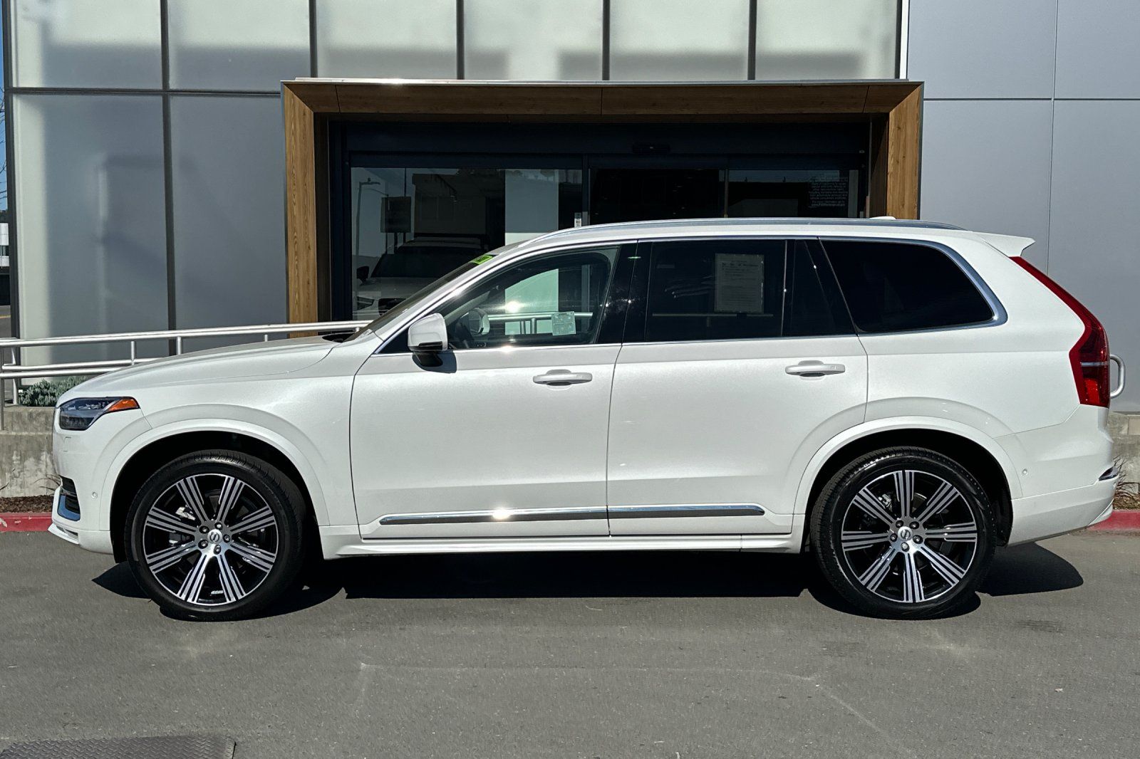 2023 Volvo XC90 B6 AWD Ultimate 7-Seater photo 5