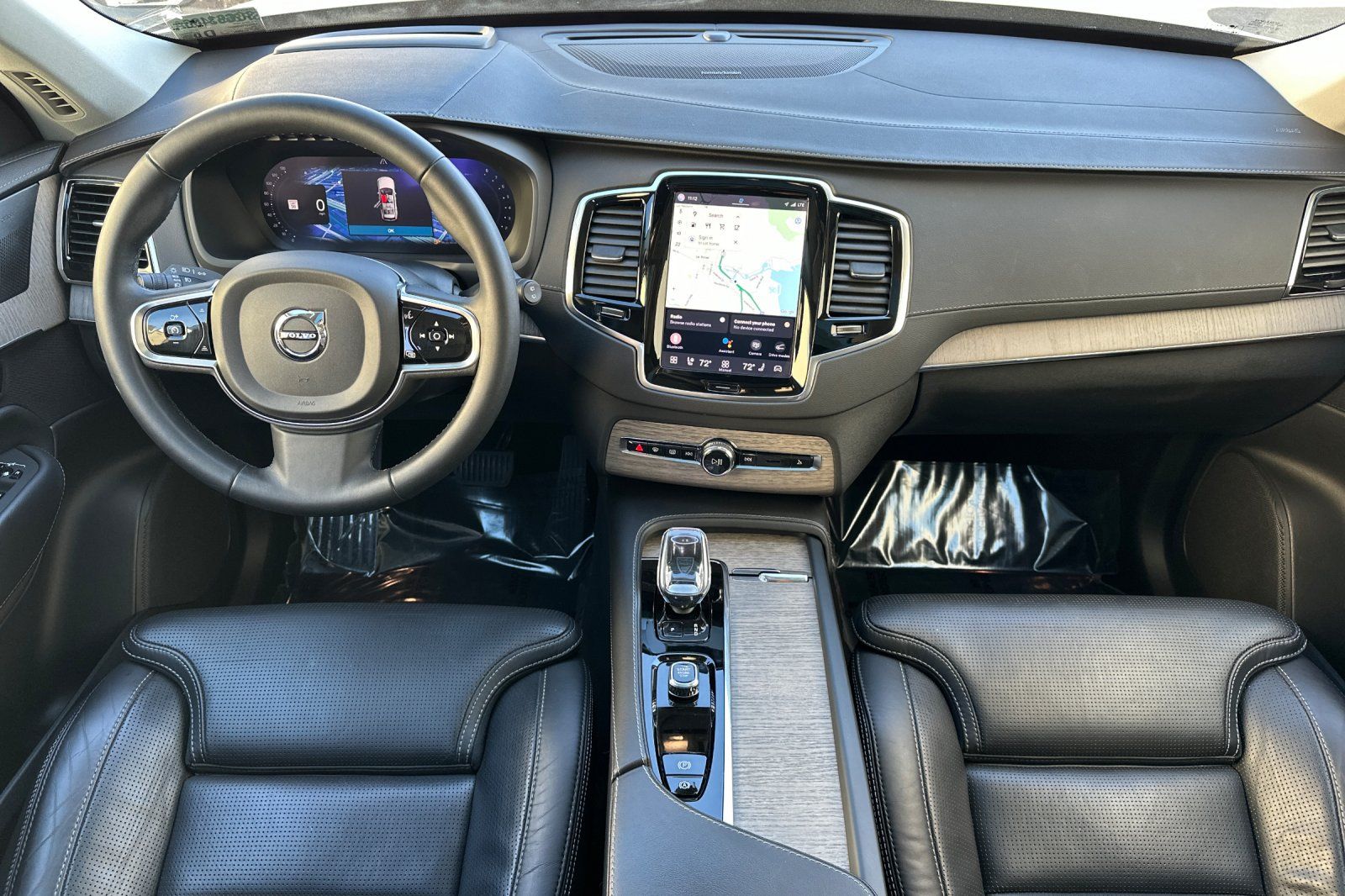 2023 Volvo XC90 B6 AWD Ultimate 7-Seater photo 2