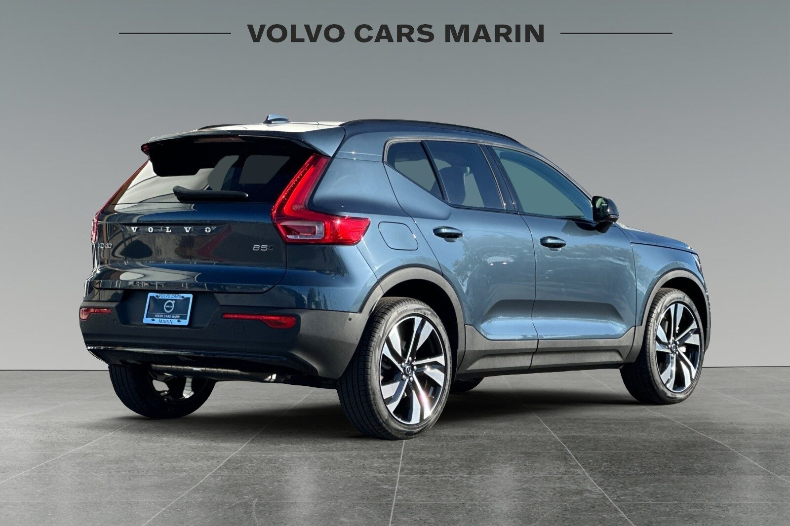 2026 Volvo XC40 photo 2