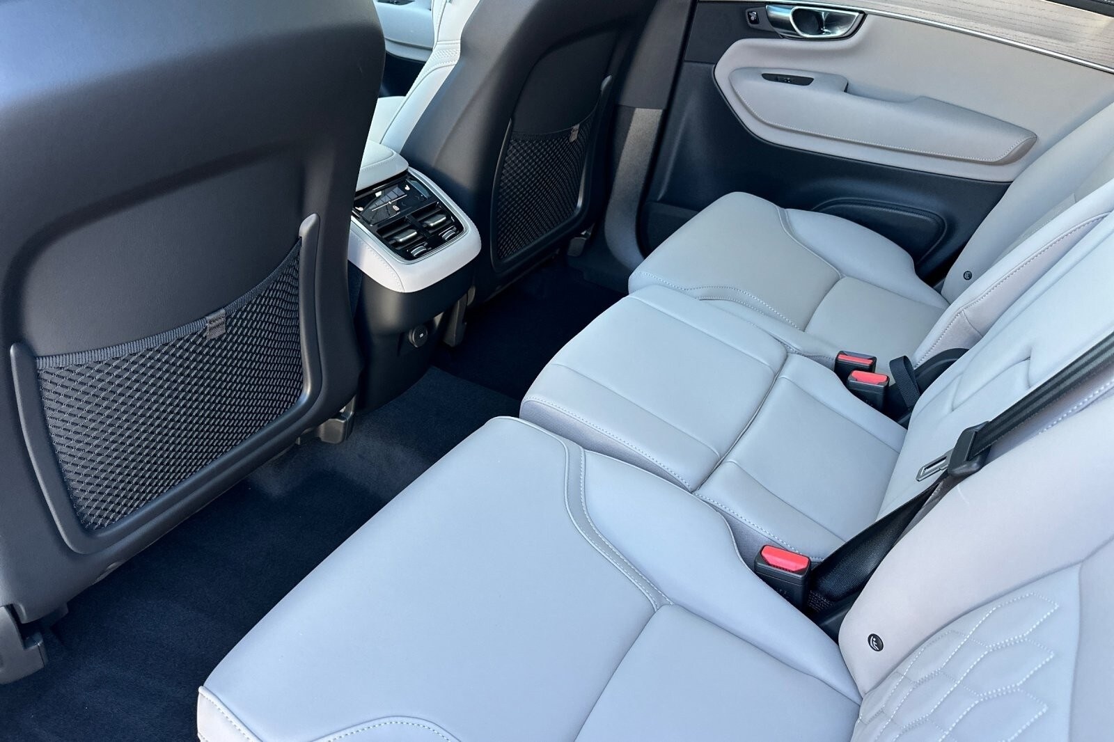 2026 Volvo XC90 Plus photo 4
