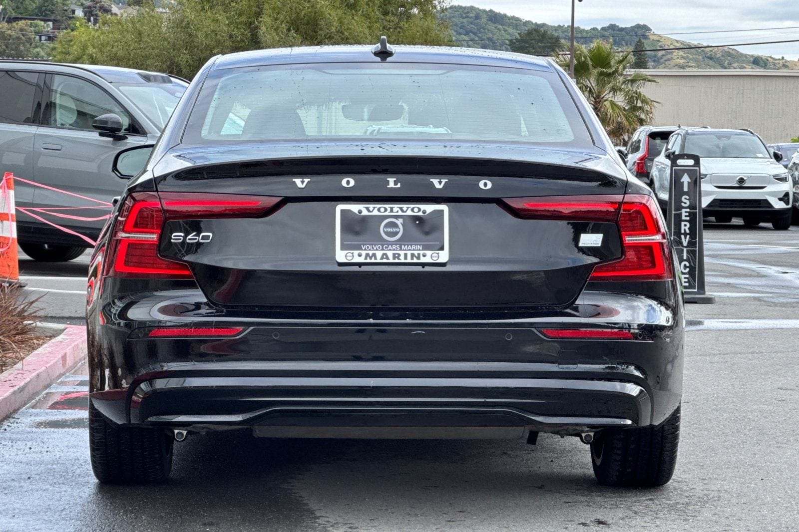 2023 Volvo S60 Recharge Plug-In Hybrid Plus Dark photo 3