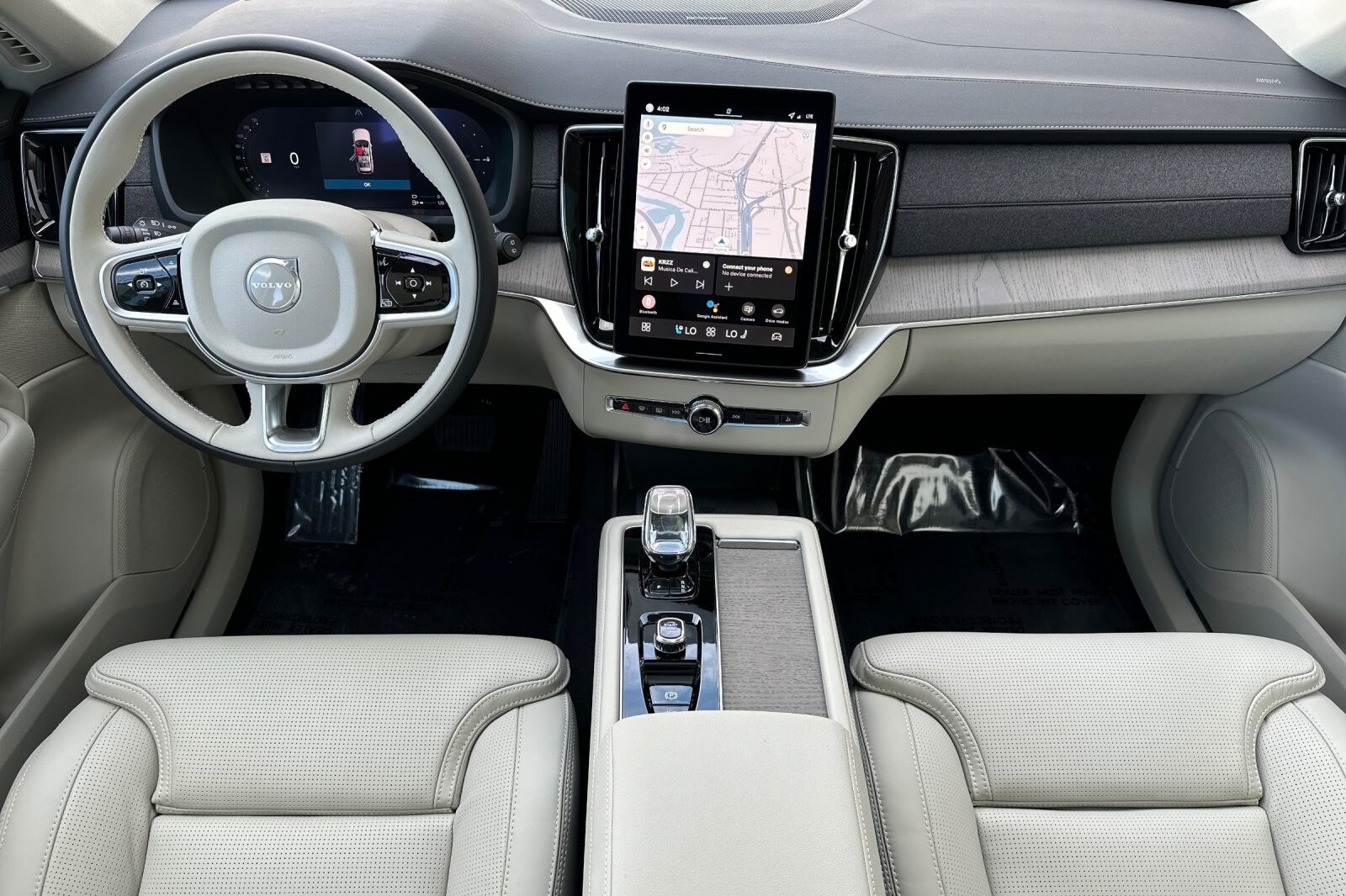 2026 Volvo XC90 T8 photo 3