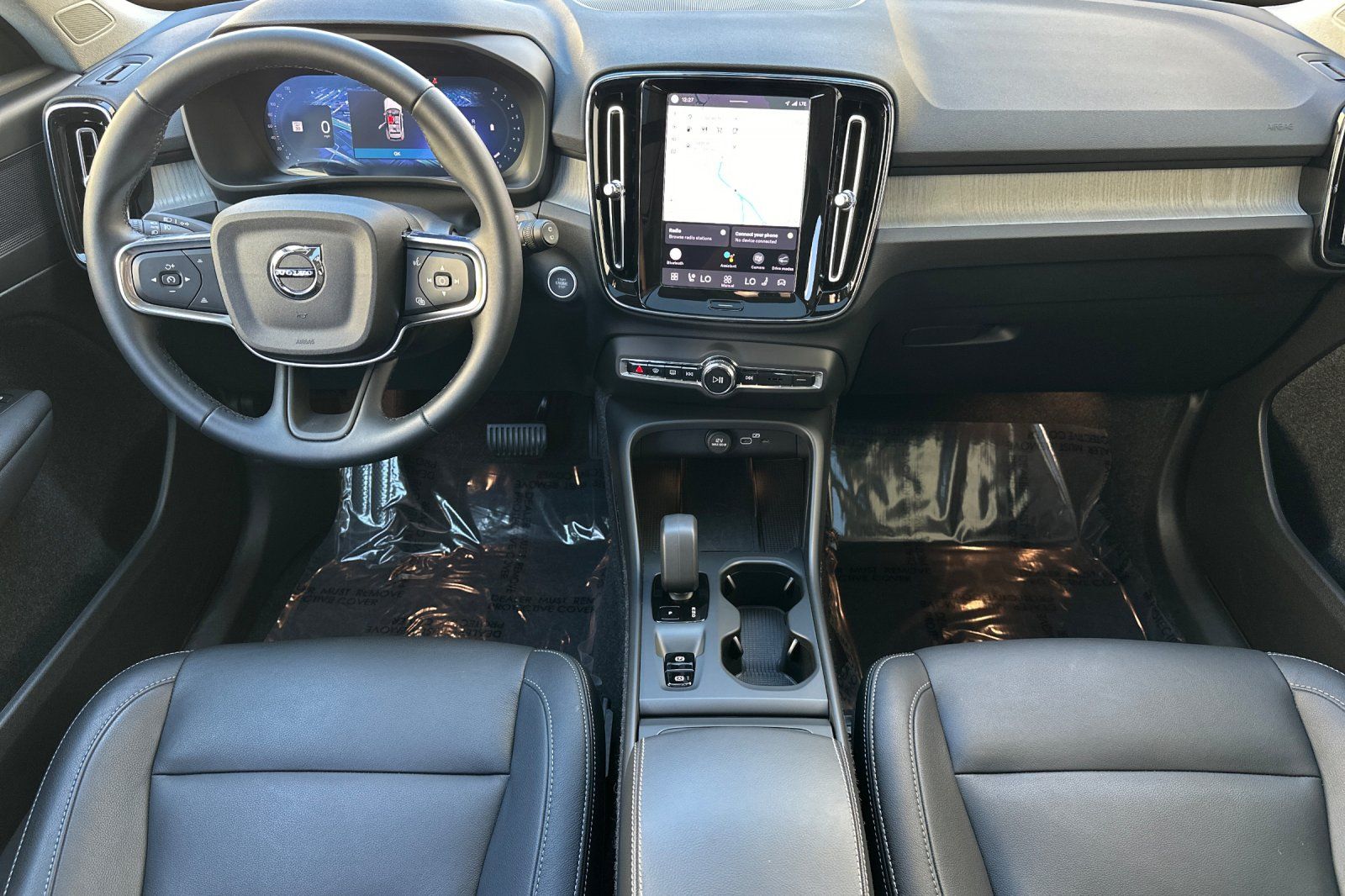 2025 Volvo XC40 B5 Core Bright Theme photo 2