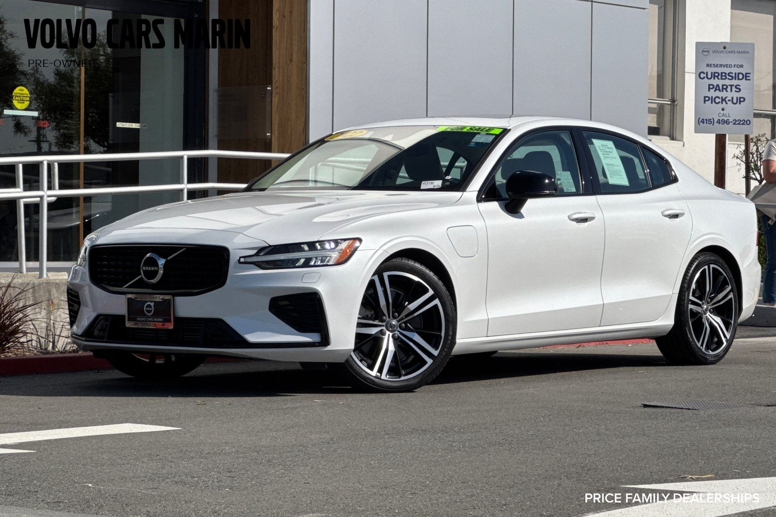 2022 Volvo S60 T8 Recharge R-Design Expression AWD's photo