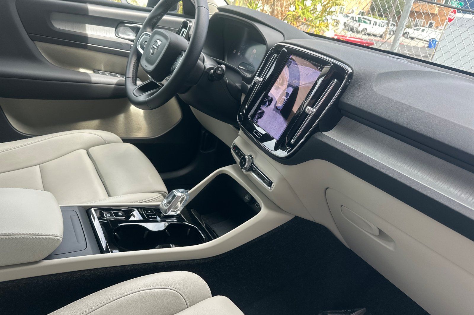 2026 Volvo XC40 Plus - Photo 19