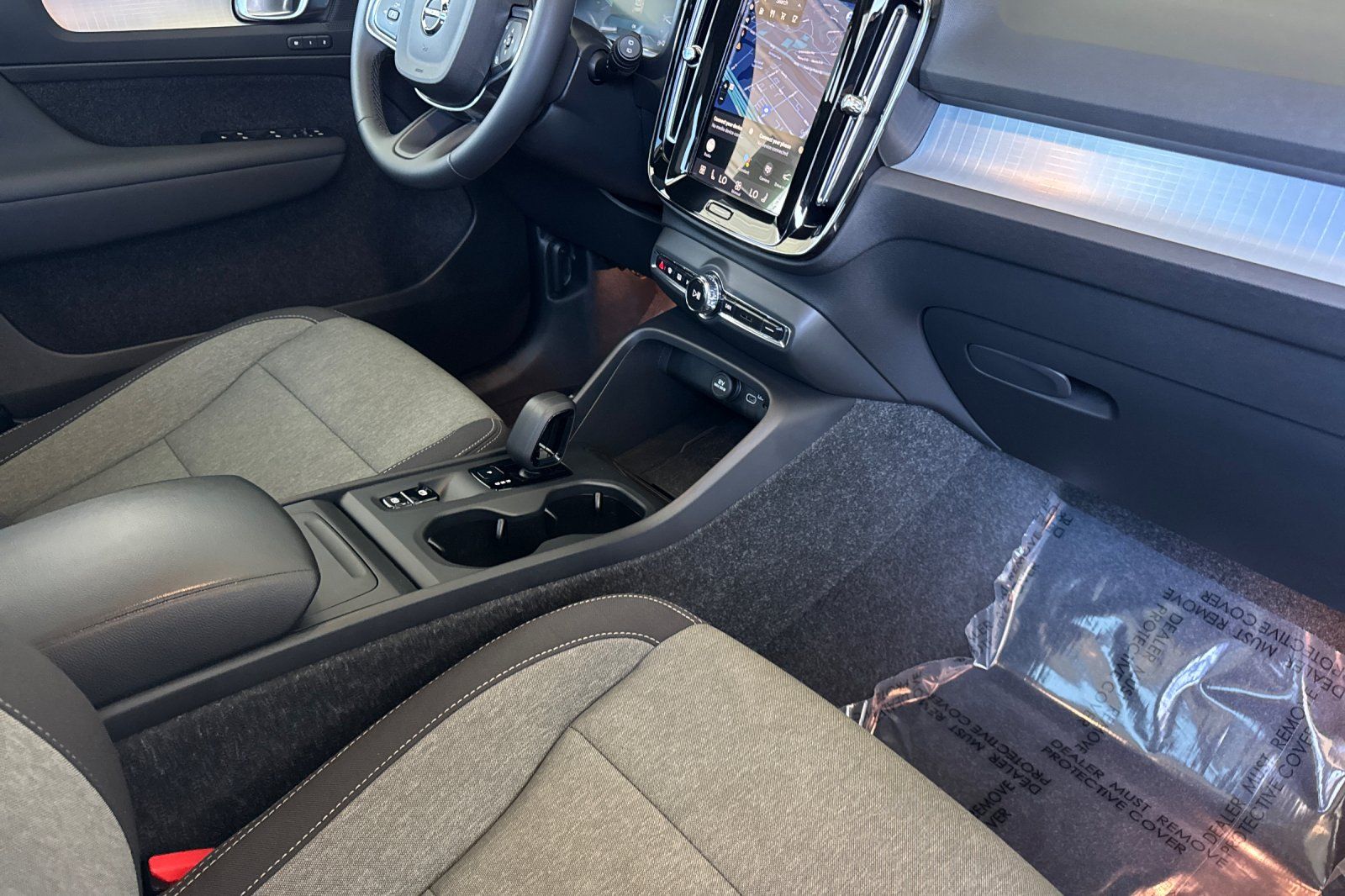 2025 Volvo XC40 Core - Photo 19