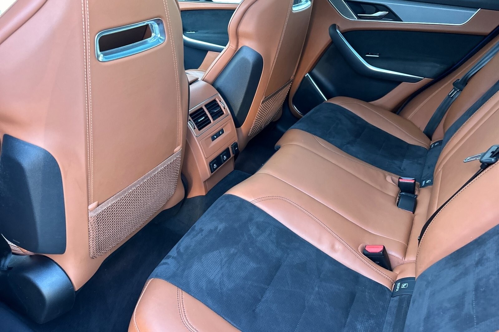 2022 Jaguar F-PACE SVR photo 4