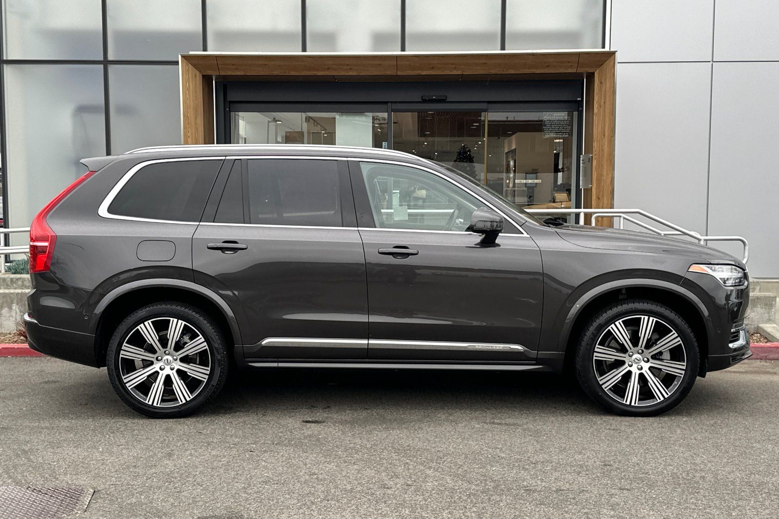 2023 Volvo XC90 Recharge Plug-In Hybrid Plus Bright 7-Seater photo 3