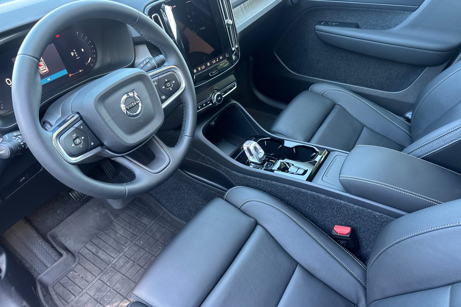 2026 Volvo XC40 Ultra - Photo 13