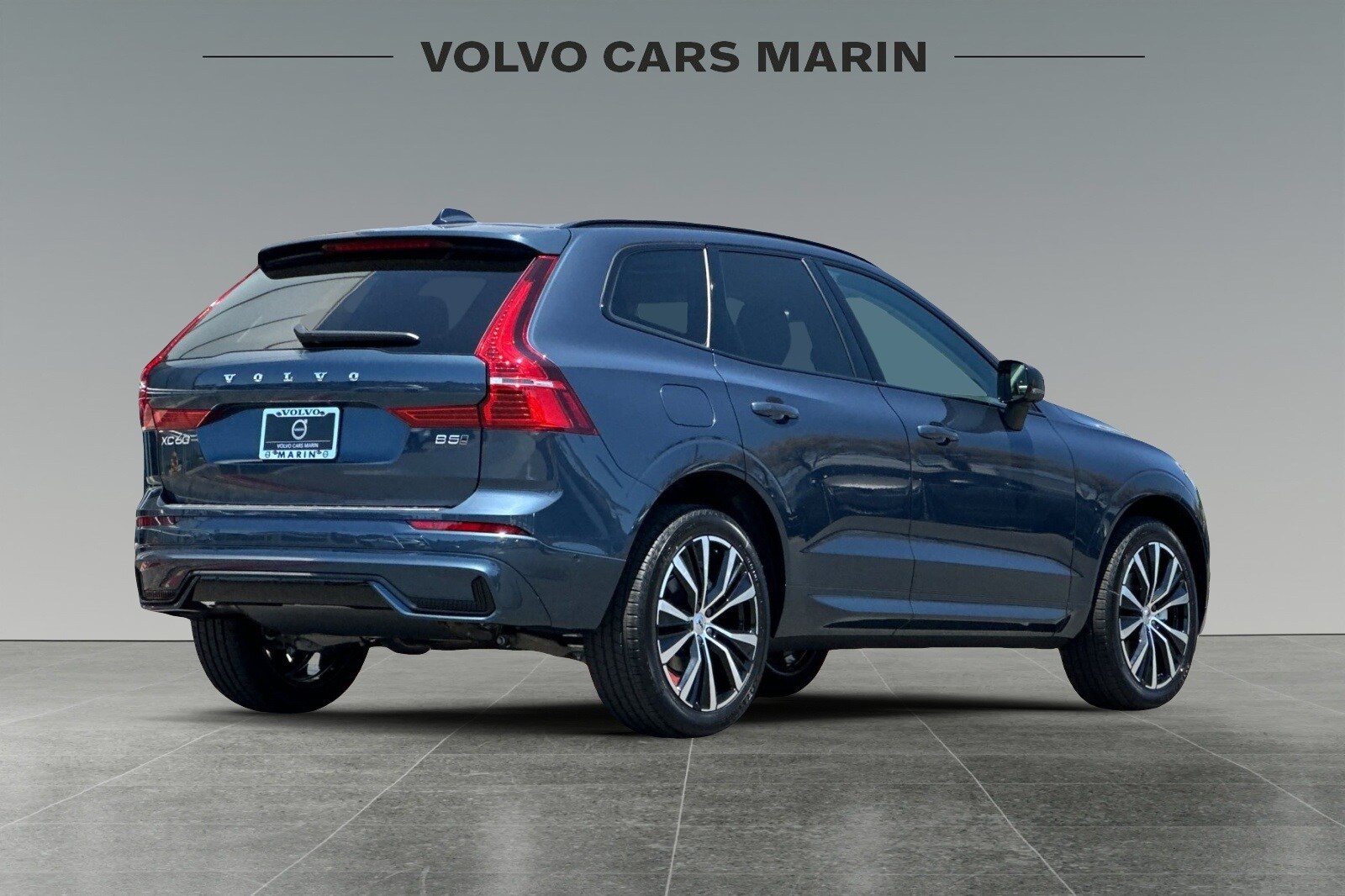 2025 Volvo XC60 B5 Plus photo 2