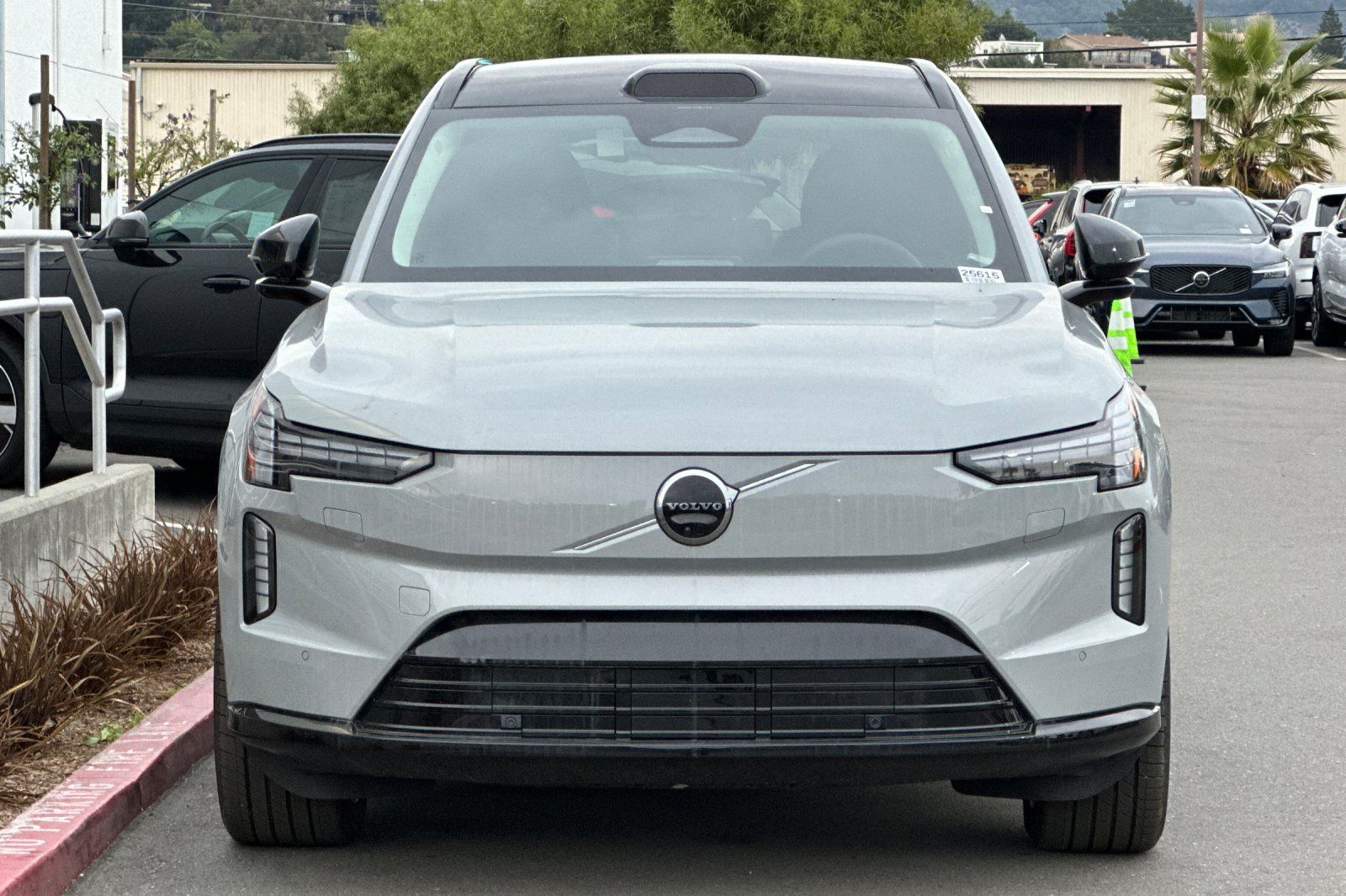 2025 Volvo EX90 Ultra - Photo 10