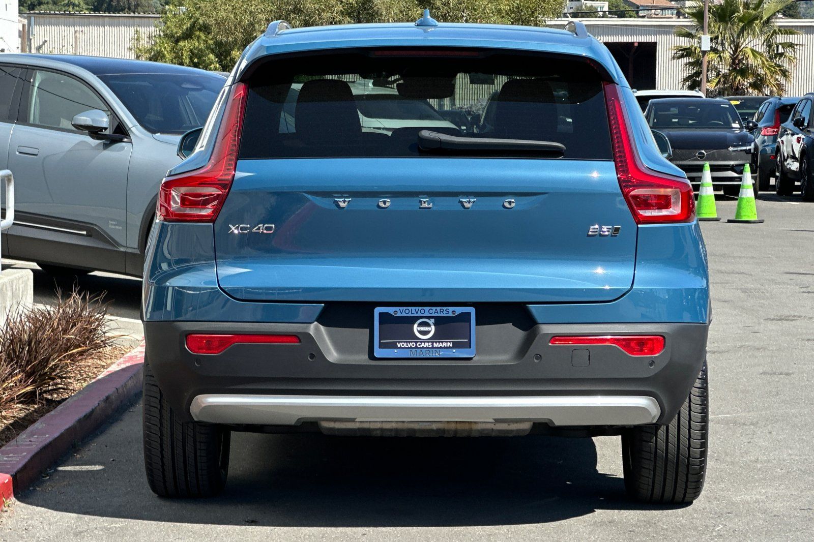 2025 Volvo XC40 B5 Core Bright Theme photo 3