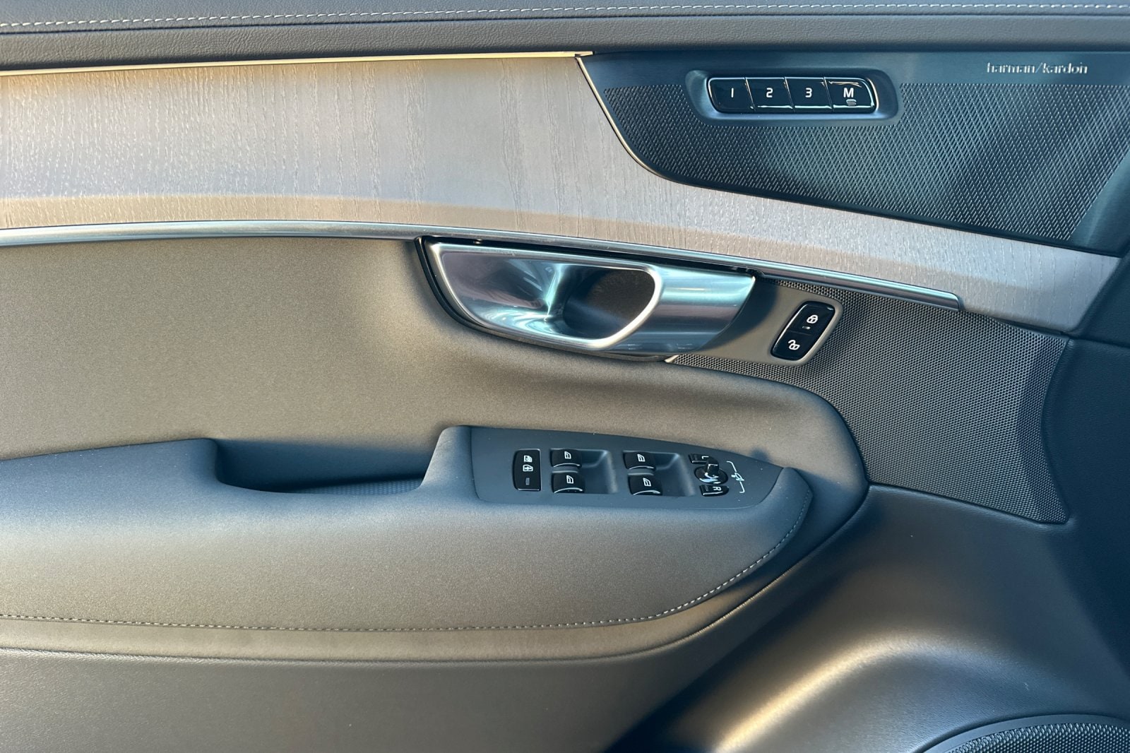 2026 Volvo XC90 Ultra - Photo 14
