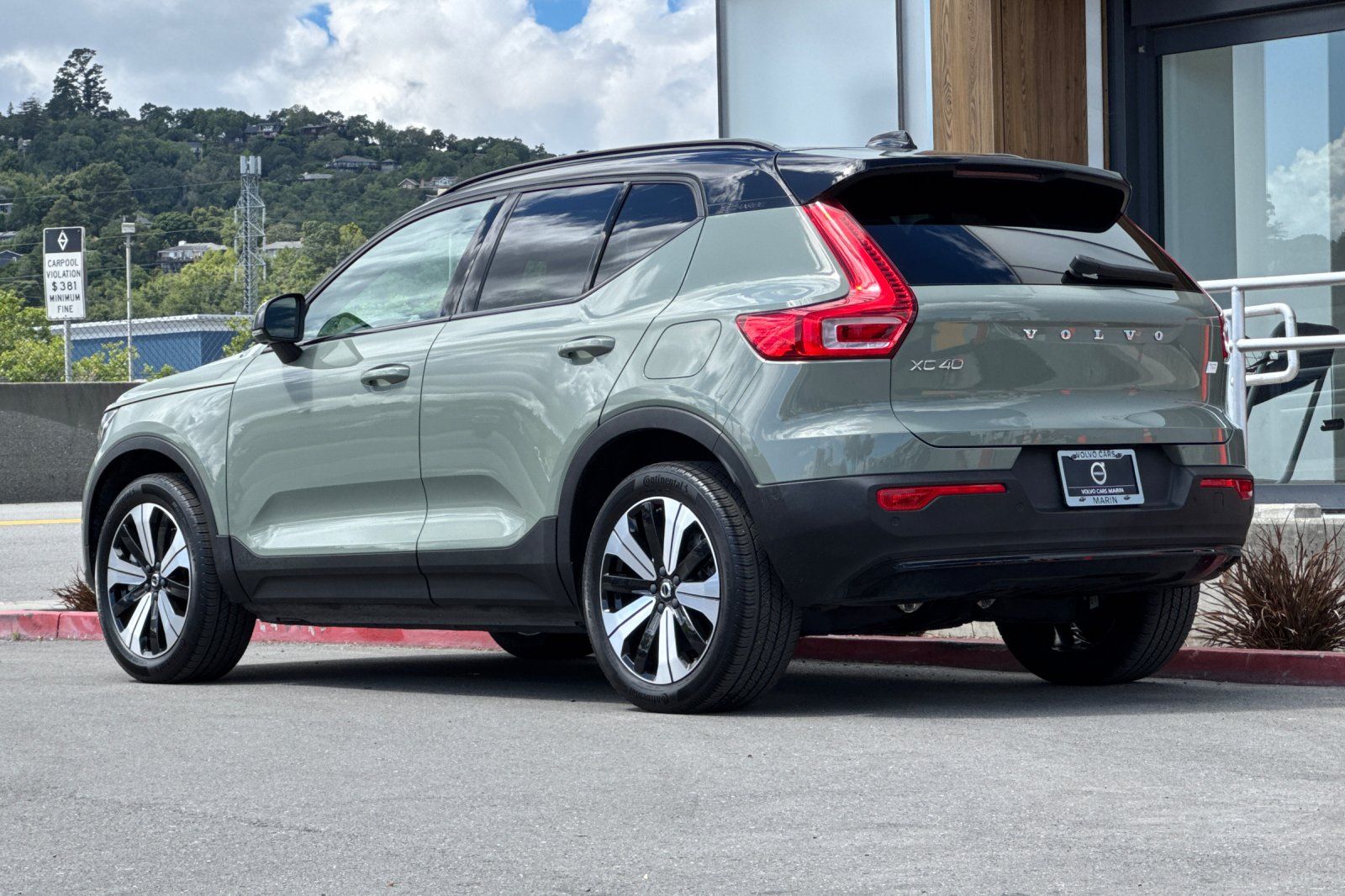 2023 Volvo XC40 Recharge Pure Electric Plus photo 6