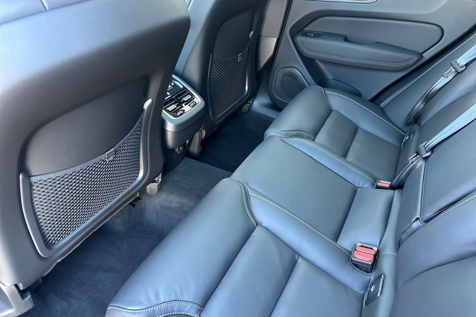 2026 Volvo XC60 photo 4