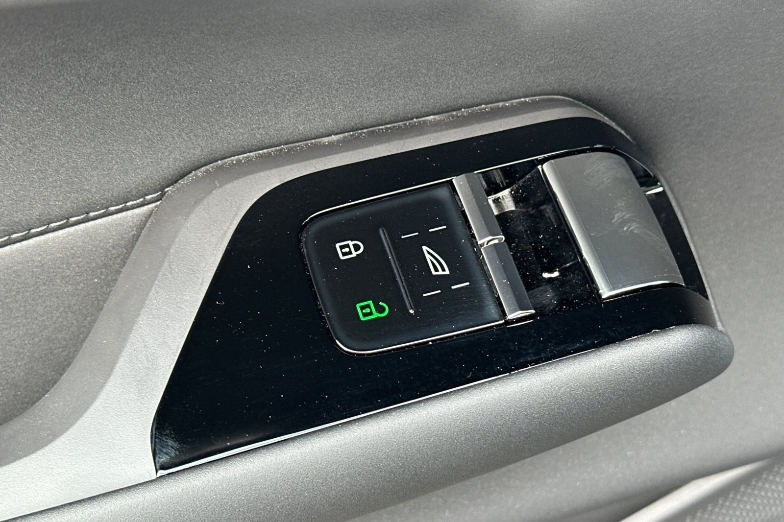 2025 Volvo EX90 Ultra - Photo 15