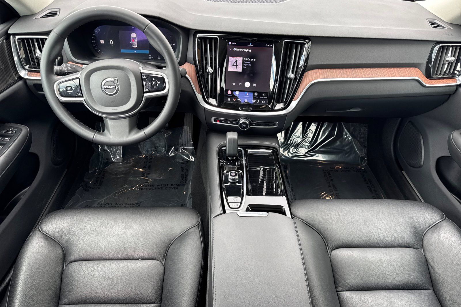 2023 Volvo S60 Recharge Plug-In Hybrid Plus Dark photo 2